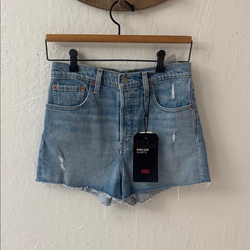 Levi’s premium Light Wash Distress Ribcage Short size 28 Stretch - Picture 2 of 6